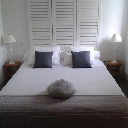 La Jumeliere Laval Nord Bed & Breakfast